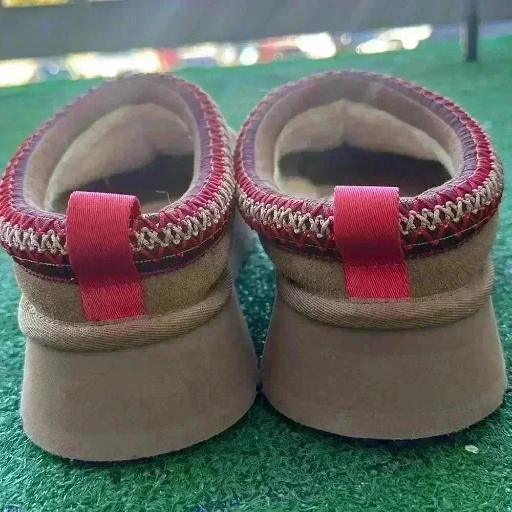 UGG - Picture 7 of 7